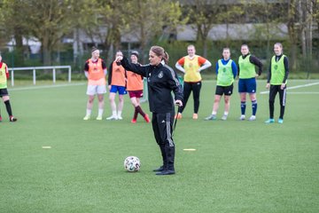 Bild 276 - Co-Trainerin der Frauen Nationalmannschaft Britta Carlson in Wahlstedt